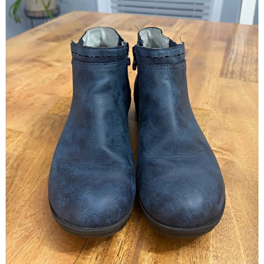 J Sport Women's Jenna Blue Leather Ankle Bootie Side Zip Round Toe Flat Size 6